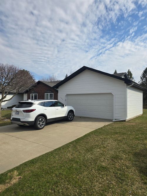 145 Timber Ridge Dr, Vassar, MI, 48768-9024 | Card Image