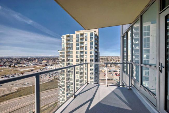 2205 - 99 Spruce Place Sw, Home with 2 bedrooms, 2 bathrooms and 1 parking in Calgary AB | Image 8