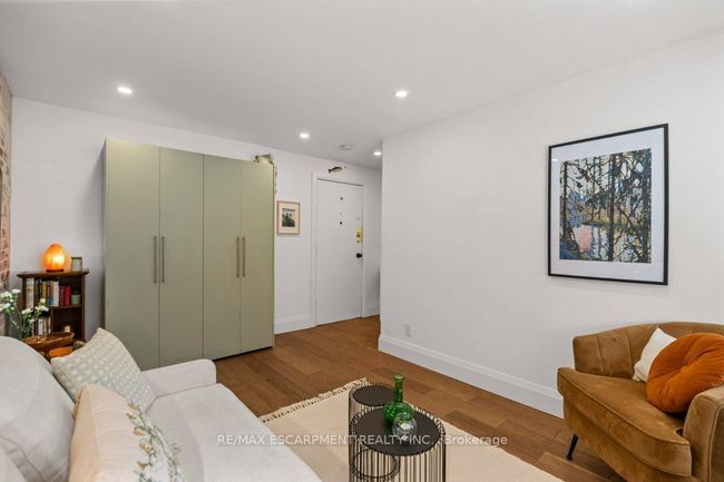 5 - 137 Emerald St S, Condo with 1 bedrooms, 1 bathrooms and 1 parking in Hamilton ON | Image 12