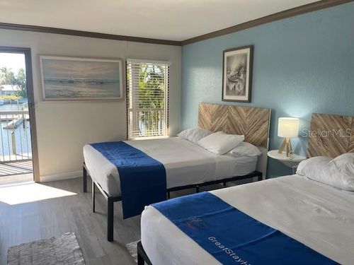 c233-7150 N Tamiami Trail, SARASOTA, FL, 34243 | Card Image