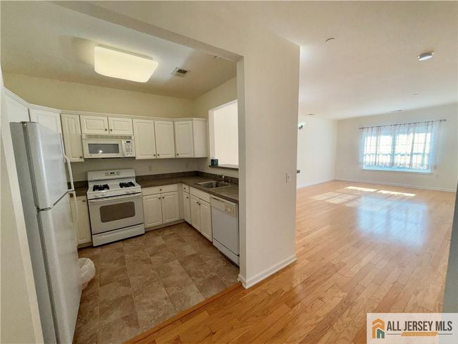 APT-211 - 540 Cranbury Rd, Townhouse with 1 bedrooms, 1 bathrooms and null parking in East Brunswick NJ | Image 4