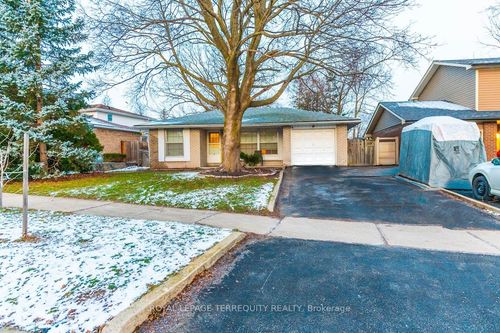 2145 Sandringham Dr, Burlington, ON, L7P1T8 | Card Image