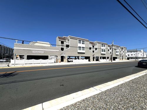 16-8201 3rd Ave, Stone Harbor, NJ, 08247-1700 | Card Image