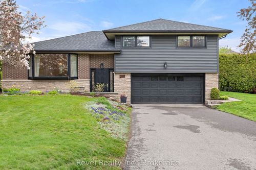 336 Meadow St, Oshawa, ON, L1L1A3 | Card Image