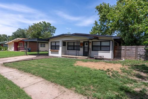 2238 W Manhattan Dr, Wichita, KS, 67204-5420 | Card Image