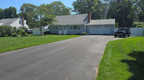52 Timber Dr, Calverton, NY, 11933-1124 | Card Image