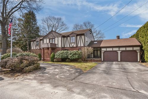 82 Mountain Laurel Dr, Cranston, RI, 02920-3402 | Card Image