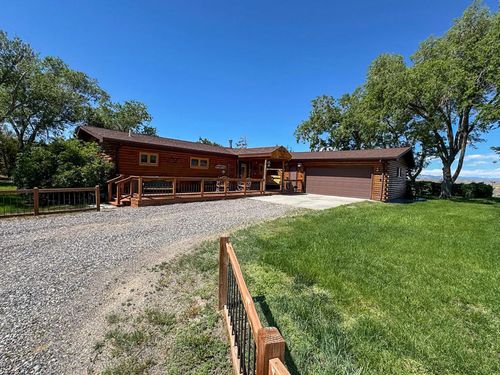 1724 Blue Sky Hwy, Kinnear, WY, 82516-8800 | Card Image