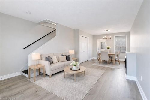 187 Barton St W, Hamilton, ON, L8R2H3 | Card Image