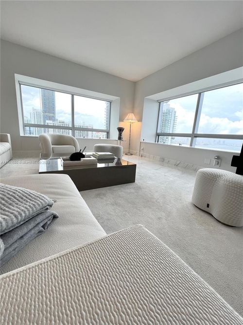 3307-1435 Brickell Ave, Miami, FL, 33131-3407 | Card Image