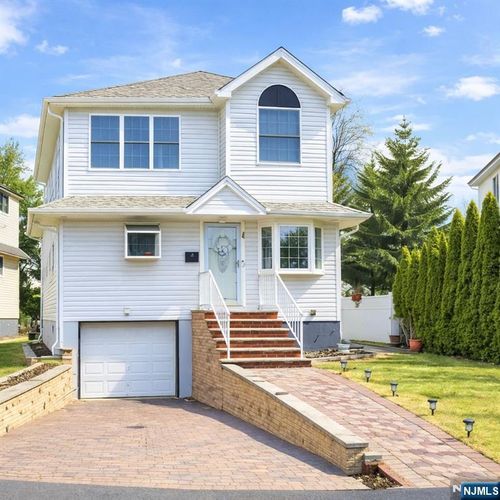 39 Voorhees St, Teaneck, NJ, 07666-6215 | Card Image