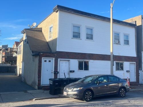 43 Cross St, Somerville, MA, 02145-3243 | Card Image