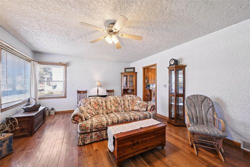 405 9th Ave, Clarence, IA, 52216-9415 | Card Image