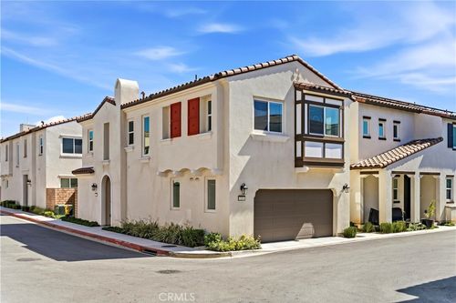 335 Carson Ct, Rialto, CA, 92376-6516 | Card Image