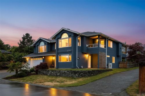 4000 Santa Rosa Pl, Saanich, BC, V8Z7K9 | Card Image
