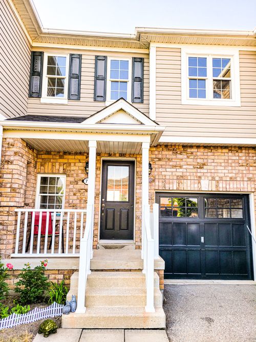 71 Bloomington Dr, Cambridge, ON, N1P1J5 | Card Image