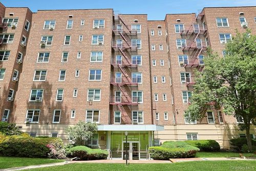 c39-1300 Midland Ave, Yonkers, NY, 10704-1423 | Card Image