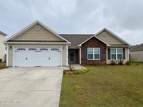 704 Radiant Dr, Jacksonville, NC, 28546-8425 | Card Image