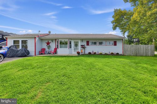 2 Idlewild Rd, LEVITTOWN, PA, 19057-2205 | Card Image