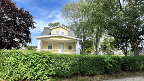 27260 Edward St, Roseville, MI, 48066-2802 | Card Image