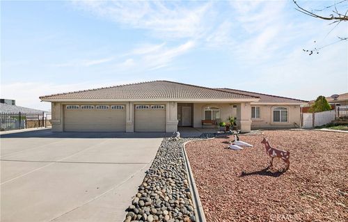 7841 Corona, Hesperia, CA, 92345 | Card Image
