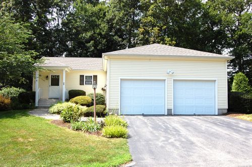 25 Indian Hill Rd, Uncasville, CT, 06382-2069 | Card Image