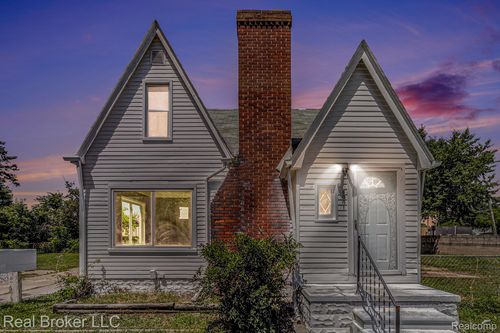 8301 Dodge Ave, Warren, MI, 48089-2377 | Card Image
