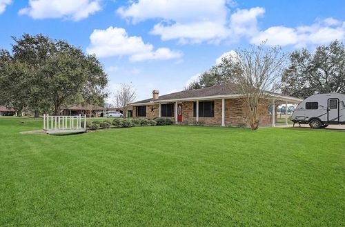 221 North Lake Drive, Winnie, TX, 77665 | Card Image