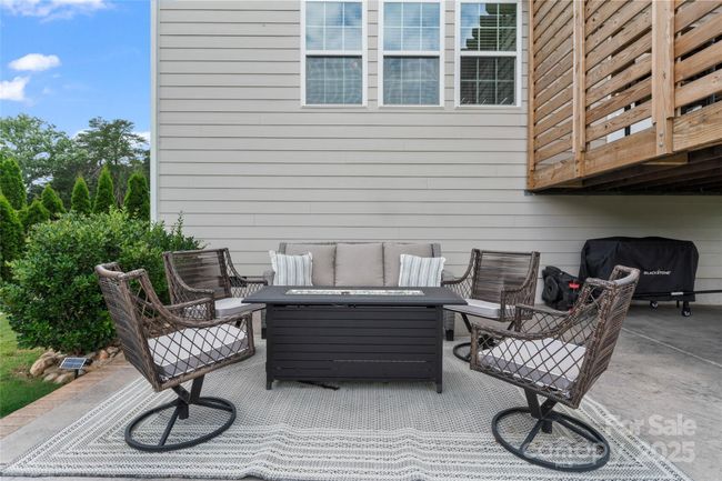 Outdoor entertaining area. | Image 37
