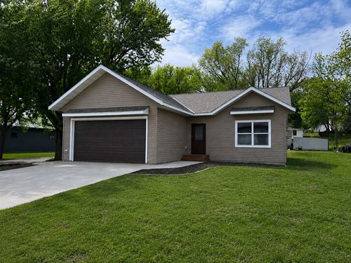 828 Spark Ave, Albert Lea, MN, 56007-4762 | Card Image