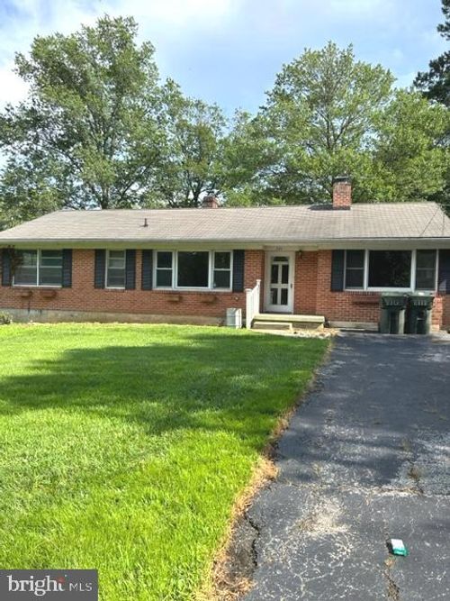 241 W Chestnut Hill Rd, Newark, DE, 19713-2212 | Card Image
