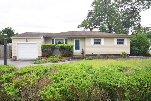 24 Rodney Ave, Islip Terrace, NY, 11752-1614 | Card Image