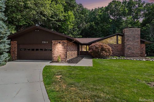 7511 Tiverton Ct, West Bloomfield, MI, 48322-2804 | Card Image