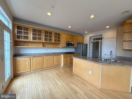 7-6130 Stonehenge Pl, NORTH BETHESDA, MD, 20852-5806 | Card Image