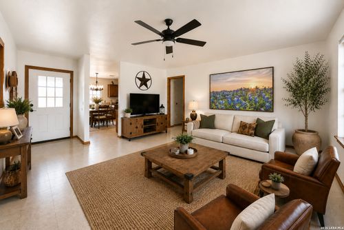 909 Houston St, Castroville, TX, 78009-3808 | Card Image