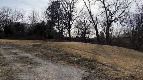 407 Maple St, Leavenworth, KS, 66048-3427 | Card Image