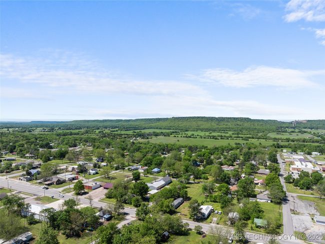 311 N 1 St St, House other with 3 bedrooms, 2 bathrooms and null parking in Porum OK | Image 34