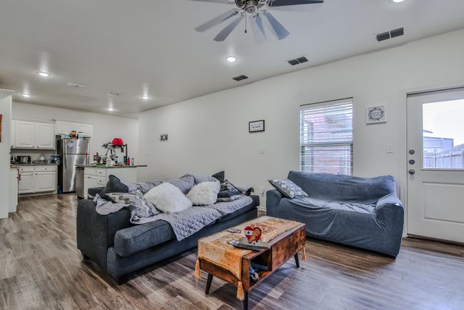 6902 20 Th St, Townhouse with 3 bedrooms, 2 bathrooms and null parking in Lubbock TX | Image 4
