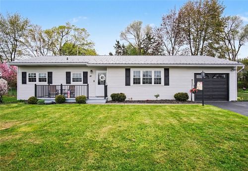 41 Authors Ave, Henrietta, NY, 14467-9325 | Card Image
