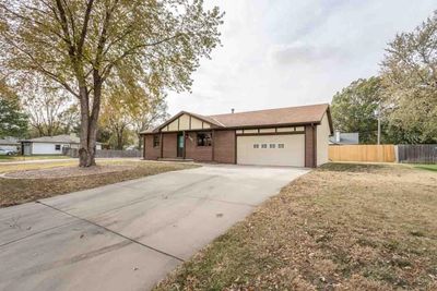 709 Surrey Lane, Home with 3 bedrooms, 2 bathrooms and null parking in Maize KS | Image 3