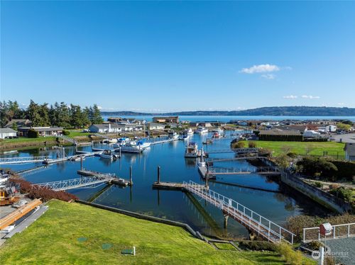2271 Mariner Beach Dr, Oak Harbor, WA, 98277-8600 | Card Image