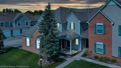 54762 Monarch Dr, Shelby Twp, MI, 48316-5616 | Card Image