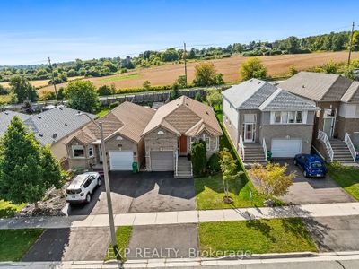 614 Clancy Cres, House other with 2 bedrooms, 2 bathrooms and 3 parking in Peterborough ON | Image 2