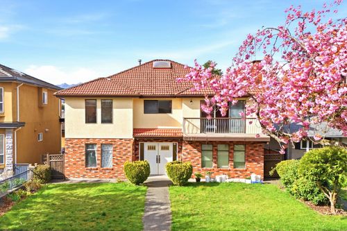 3217 E 18th Avenue, Vancouver, BC, V5M2R8 | Card Image