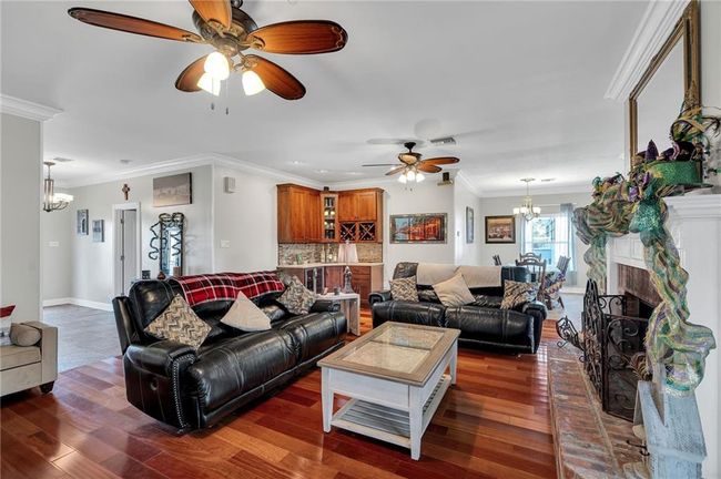 Living Room | Image 8