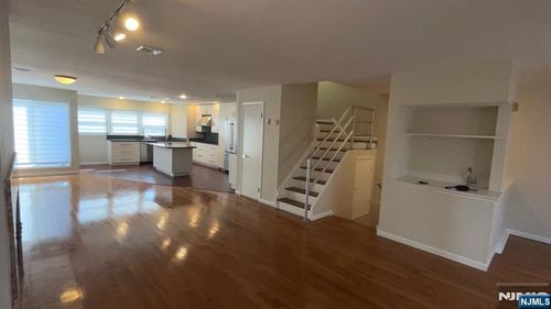 1275 Anderson Ave, Fort Lee, NJ, 07024-1730 | Card Image