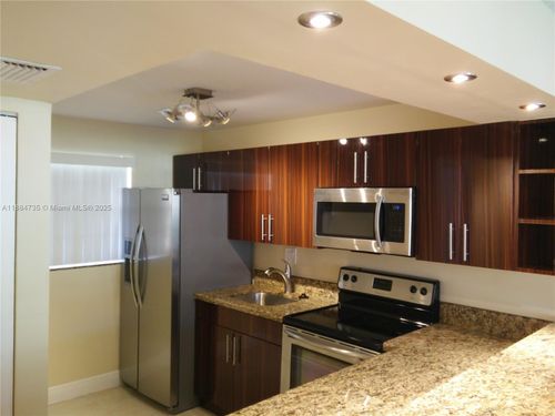 e107-3285 Foxcroft Rd, Miramar, FL, 33025-4192 | Card Image