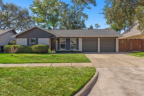 4135 Hill Oak Dr, Houston, TX, 77092-5134 | Card Image