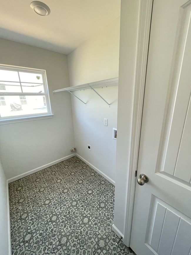 Large laundry room with linen closet | Image 11