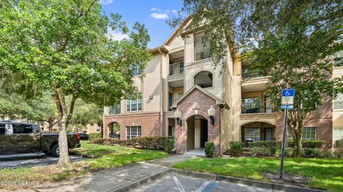 818-7800 Point Meadows Dr, Jacksonville, FL, 32256-4606 | Card Image